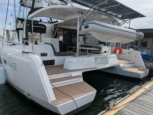 Lagoon 42 - Boatscribe.com