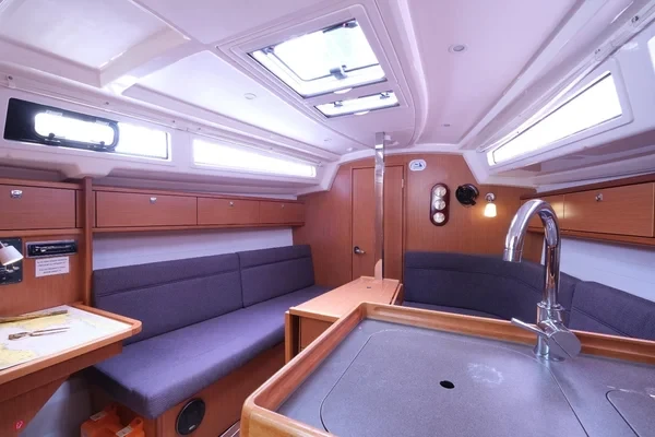 Bavaria 33 Cruiser - Boatscribe.com