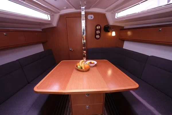 Bavaria 33 Cruiser - Boatscribe.com
