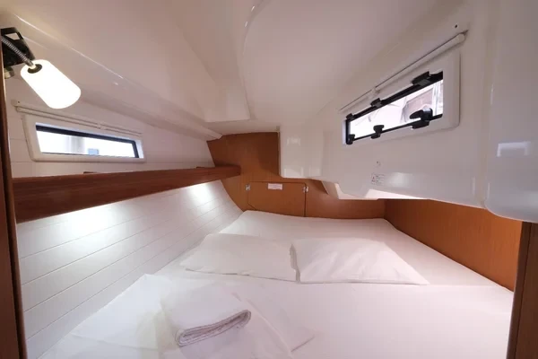 Bavaria 33 Cruiser - Boatscribe.com