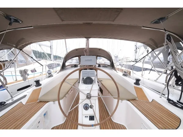 Bavaria 33 Cruiser - Boatscribe.com