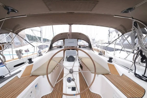 Bavaria 33 Cruiser - Boatscribe.com