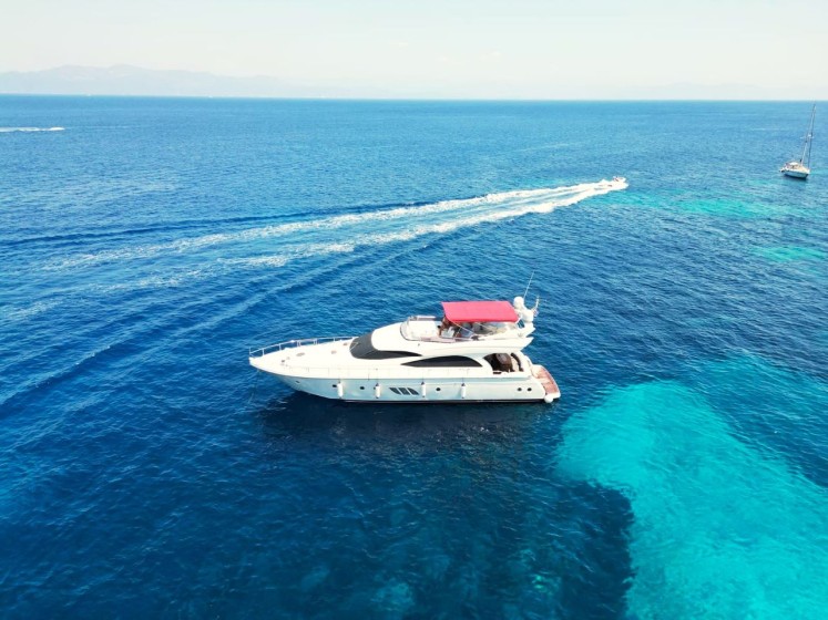 Dominator 62 S - Boatscribe.com