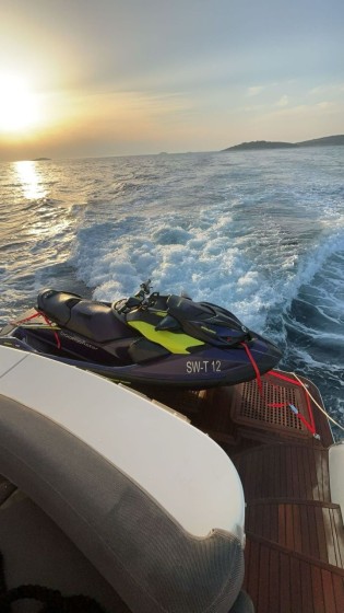 Dominator 62 S - Boatscribe.com