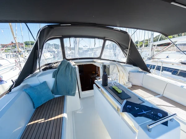Oceanis 38.1 - Boatscribe.com