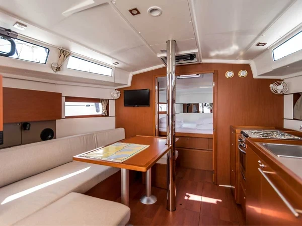 Oceanis 38.1 - Boatscribe.com