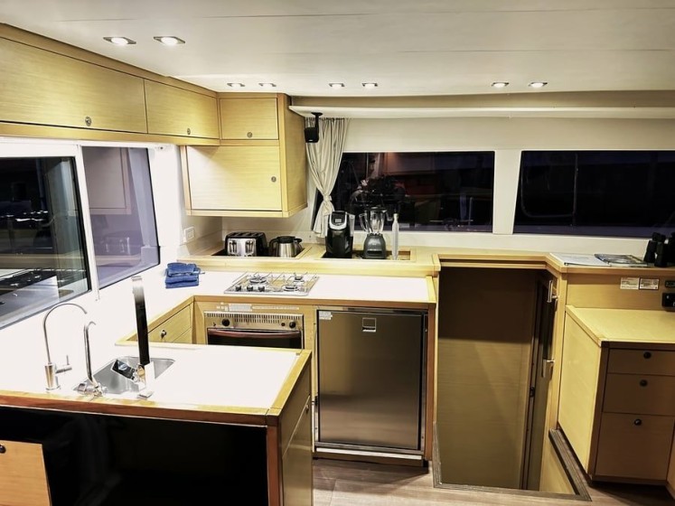 Lagoon 450 - Boatscribe.com