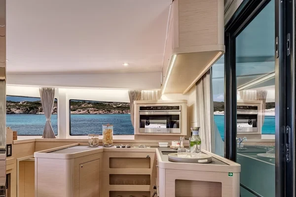 Lagoon 42 - Boatscribe.com