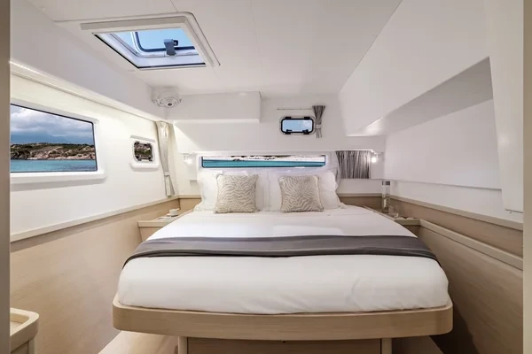 Lagoon 42 - Boatscribe.com