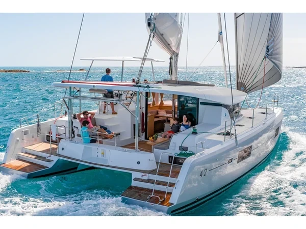 Lagoon 42 - Boatscribe.com
