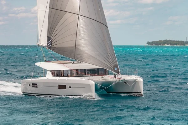 Lagoon 42 - Boatscribe.com