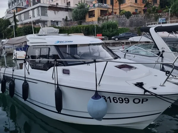 Merry Fisher 795 - Boatscribe.com