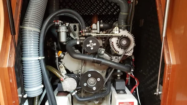 Oceanis 37 - Boatscribe.com