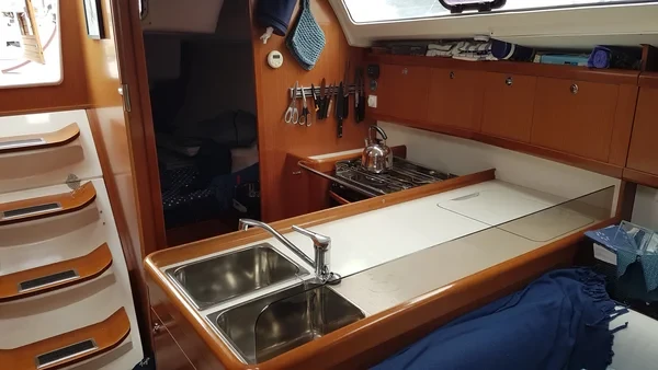 Oceanis 37 - Boatscribe.com