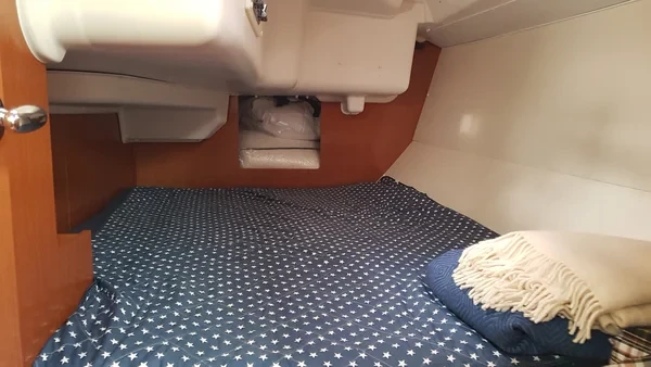 Oceanis 37 - Boatscribe.com