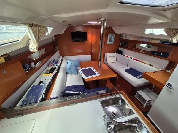 Oceanis 37 - Boatscribe.com