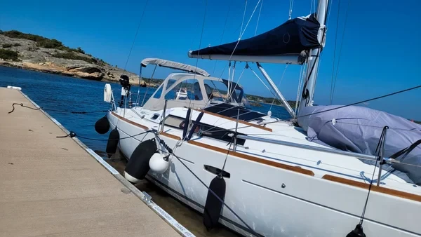 Oceanis 37 - Boatscribe.com