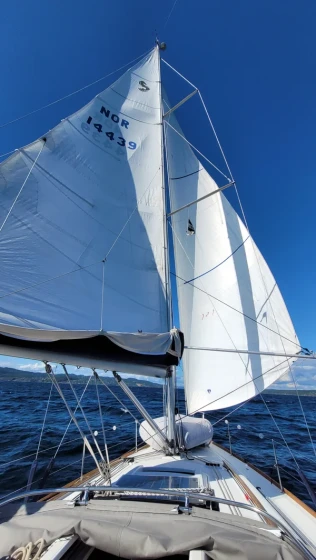 Oceanis 37 - Boatscribe.com