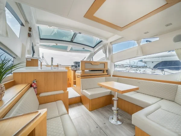 Galeon 430 Skydeck - Boatscribe.com