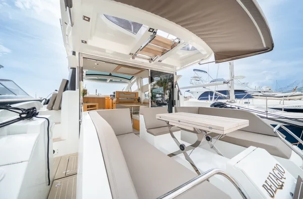 Galeon 430 Skydeck - Boatscribe.com