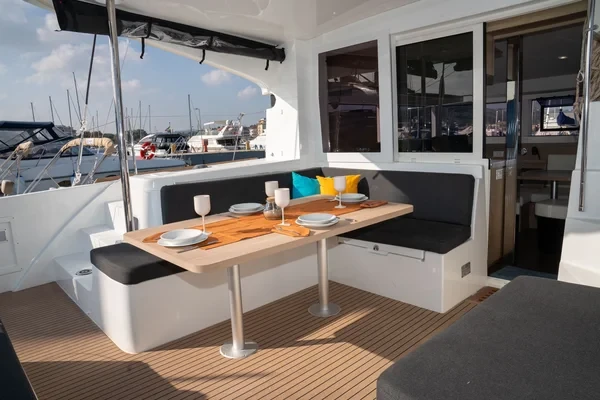 Lagoon 40 - Boatscribe.com