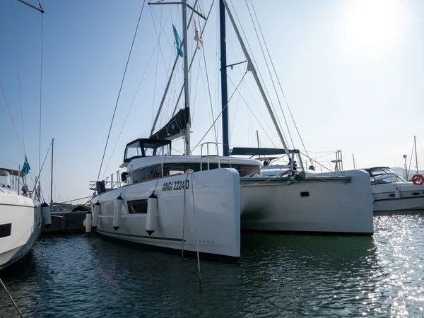 Lagoon 40 - Boatscribe.com
