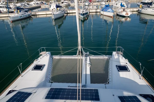 Lagoon 40 - Boatscribe.com