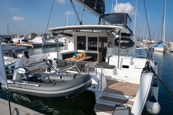 Lagoon 40 - Boatscribe.com