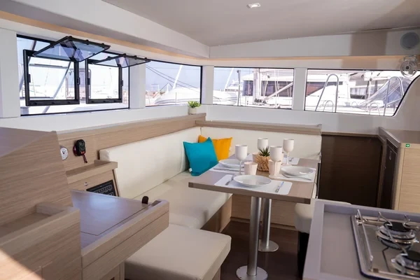 Lagoon 40 - Boatscribe.com