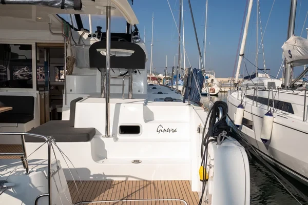 Lagoon 40 - Boatscribe.com