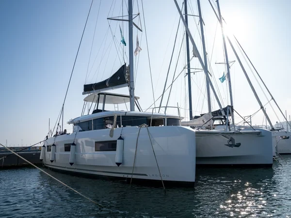 Lagoon 46 - Boatscribe.com