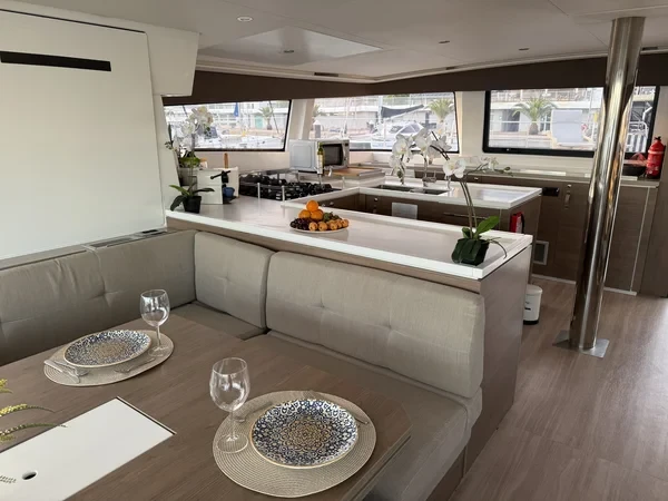 Bali 5.4 - Boatscribe.com