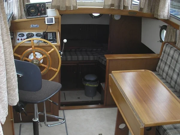 Linssen 800 - Boatscribe.com