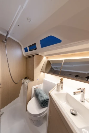 Oceanis 40.1 - Boatscribe.com