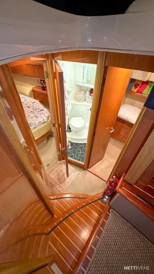 Sealine C390 - Boatscribe.com