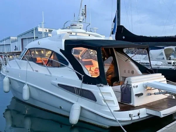 Sealine C390 - Boatscribe.com