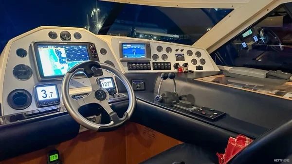 Sealine C390 - Boatscribe.com