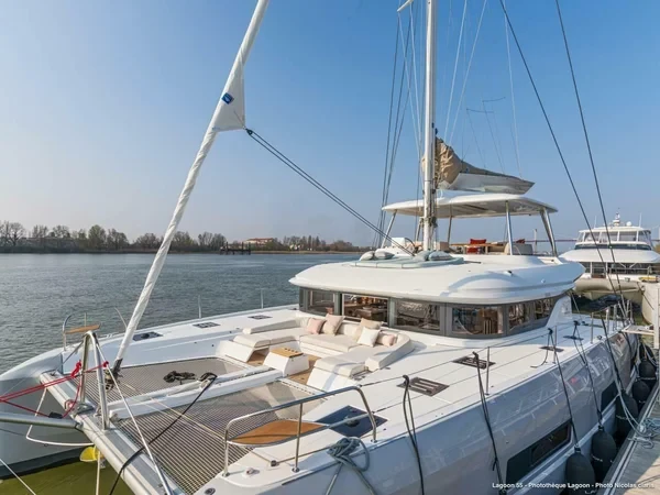Lagoon 55 - Boatscribe.com