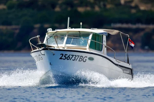 Ocqueteau Timonier 715 - Boatscribe.com