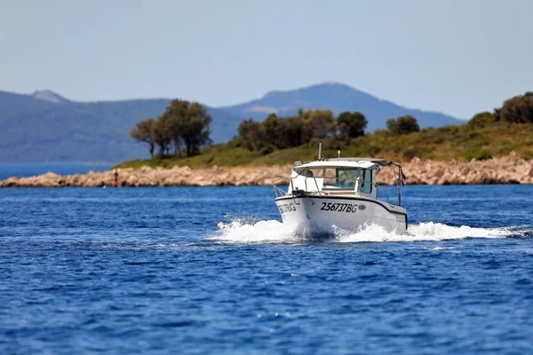 Ocqueteau Timonier 715 - Boatscribe.com