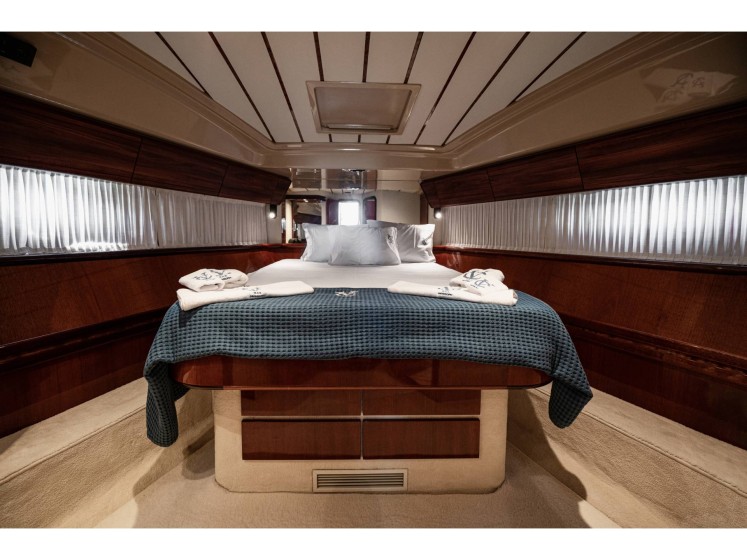 Ferretti 165 Fly - Boatscribe.com