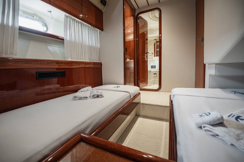 Ferretti 165 Fly - Boatscribe.com