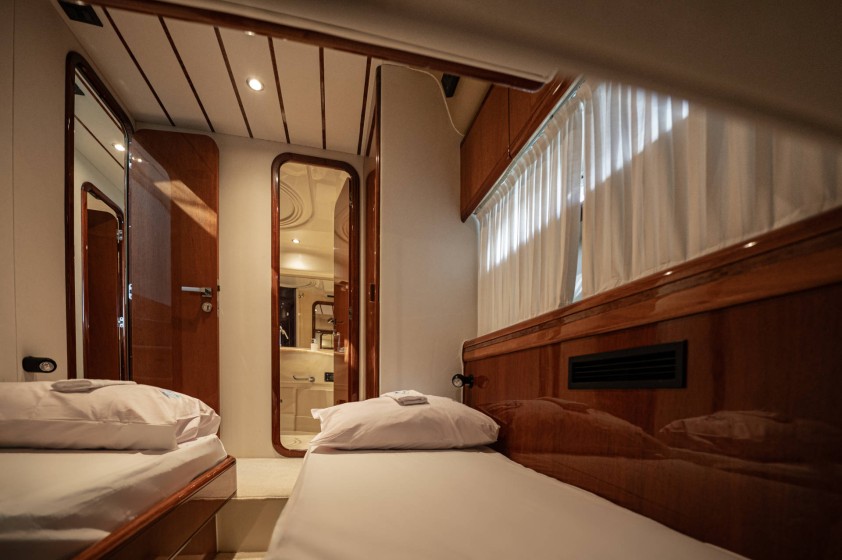 Ferretti 165 Fly - Boatscribe.com