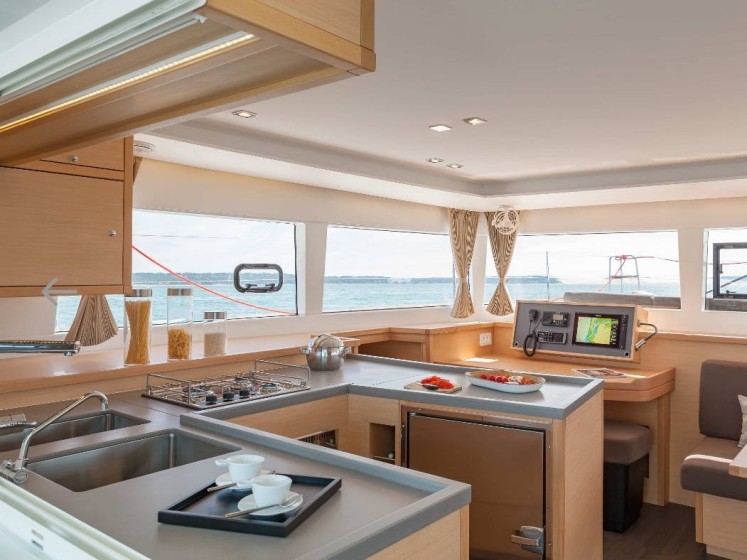 Lagoon 450 - Boatscribe.com