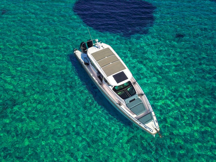 Axopar 37 XC Cross Cabin - Boatscribe.com