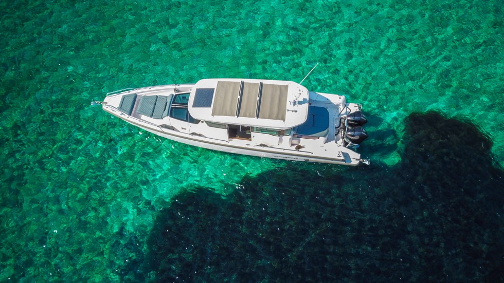 Axopar 37 XC Cross Cabin - Boatscribe.com
