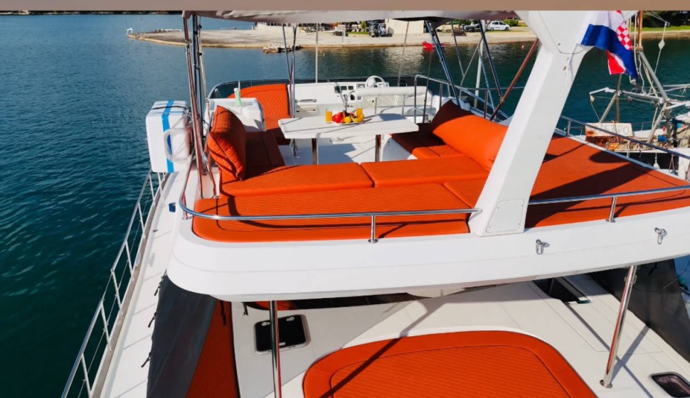 Lagoon Power 44 - Boatscribe.com