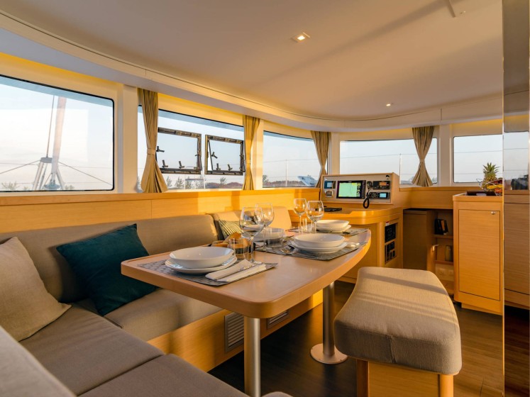 Lagoon 42 - Boatscribe.com
