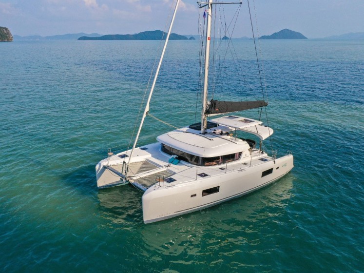 Lagoon 42 - Boatscribe.com