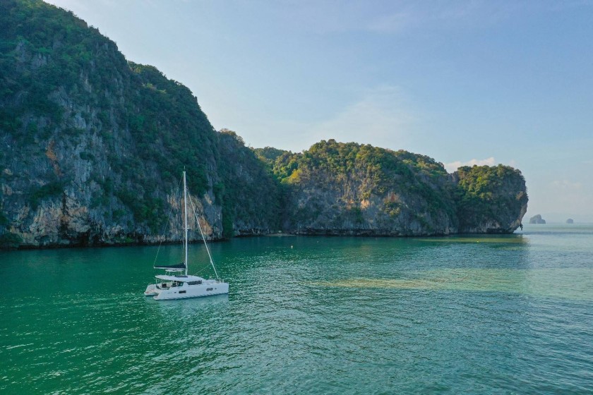 Lagoon 42 - Boatscribe.com